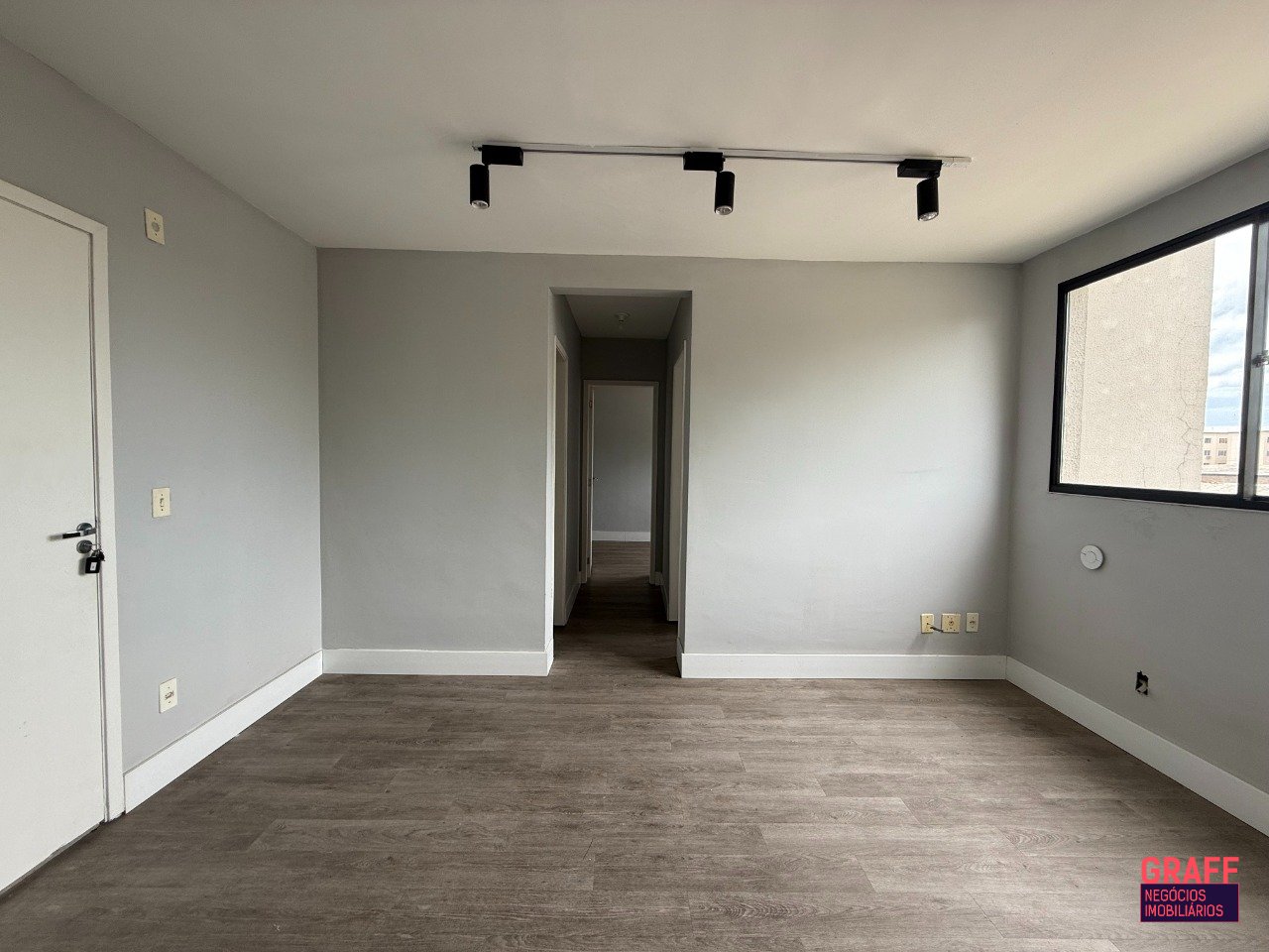 Living com luminárias em trilho